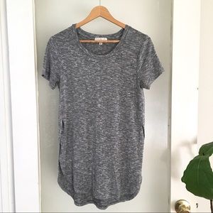 Gray side split tee